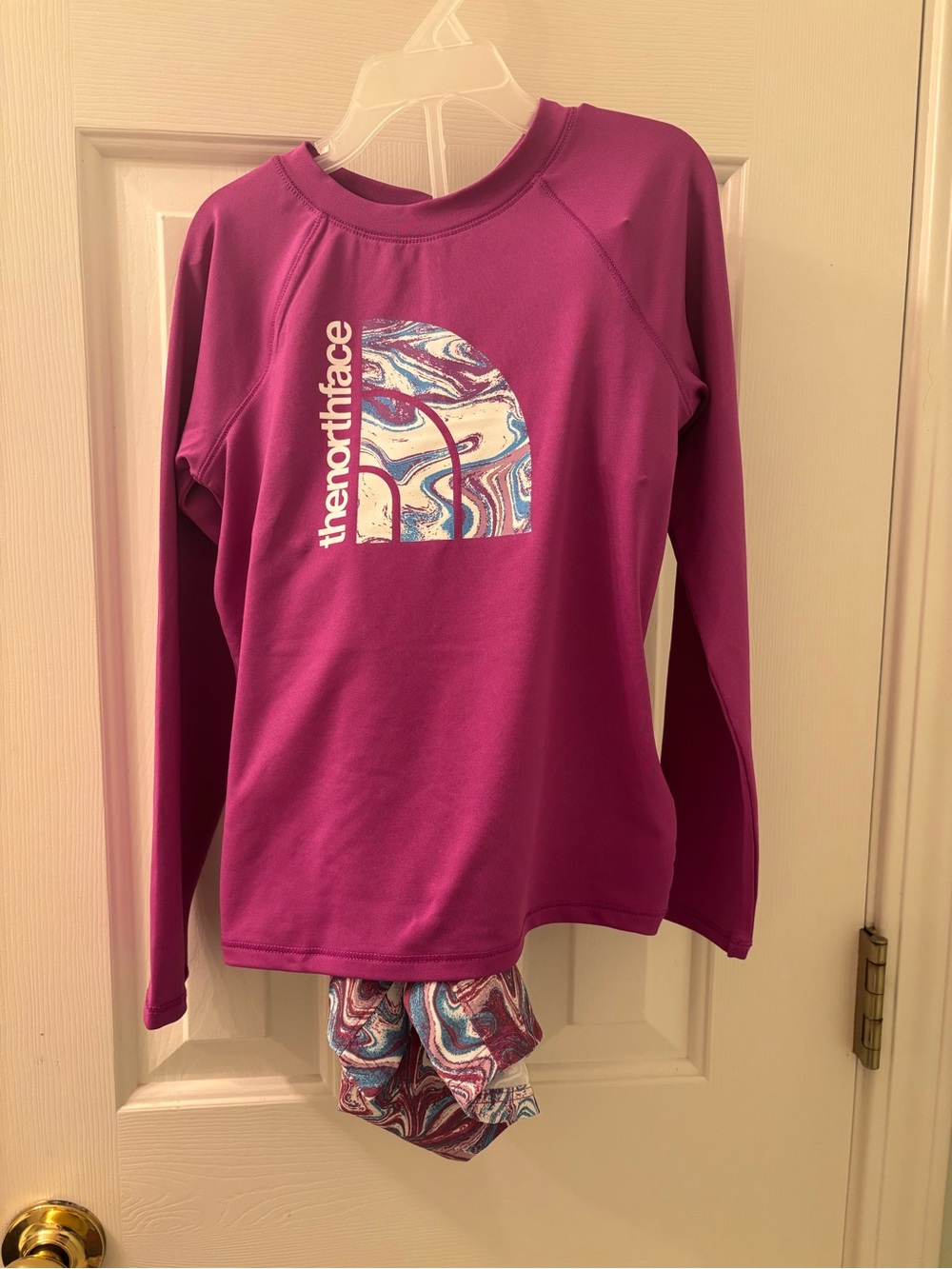 The North Face Rashguard swimwear Long Sleeve Top and shorts set, size 6 NWT